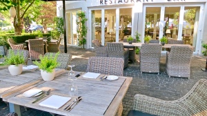 Riva Outdoor Terrace Dining