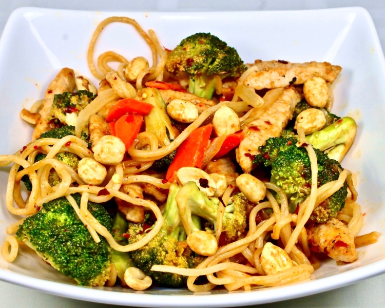 Thai Style Noodles With Chicken, Broccoli and Peanuts